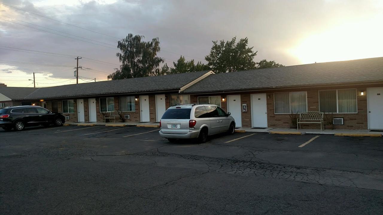 Out West Motel Milton-Freewater Экстерьер фото